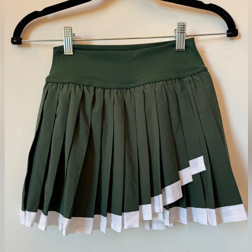 Retro style pleated tennis skirt